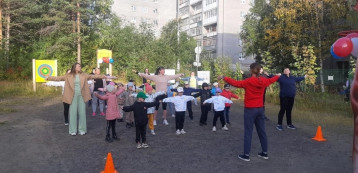 Бодрящая утренняя зарядка совместно с родителями Бодрящая утренняя зарядка совместно с родителями.