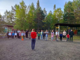 Бодрящая утренняя зарядка совместно с родителями Бодрящая утренняя зарядка совместно с родителями.